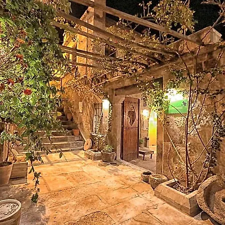 The Dorm Cave By Travellers Hotel